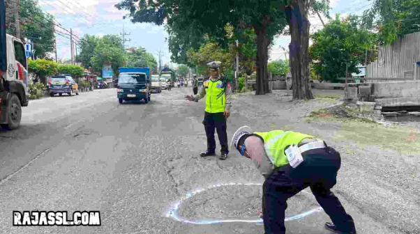 Jalan Berlubang di Ciputat